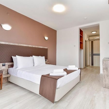 A 11 Hotel Чесме Екстериор снимка