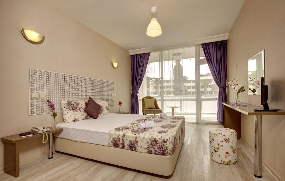 A 11 Hotel Чесме Екстериор снимка