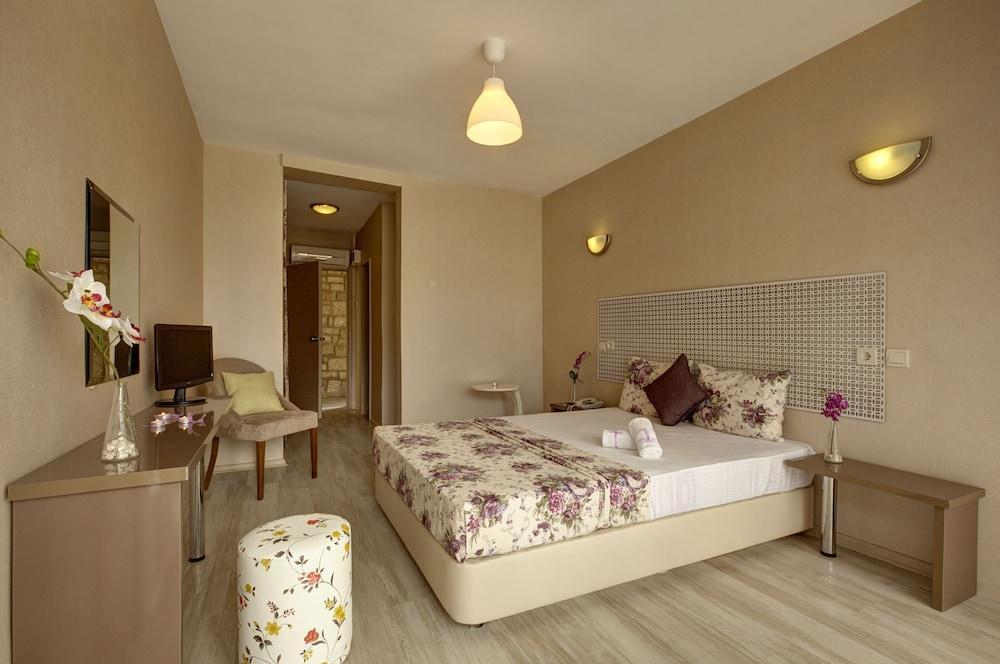 A 11 Hotel Чесме Екстериор снимка